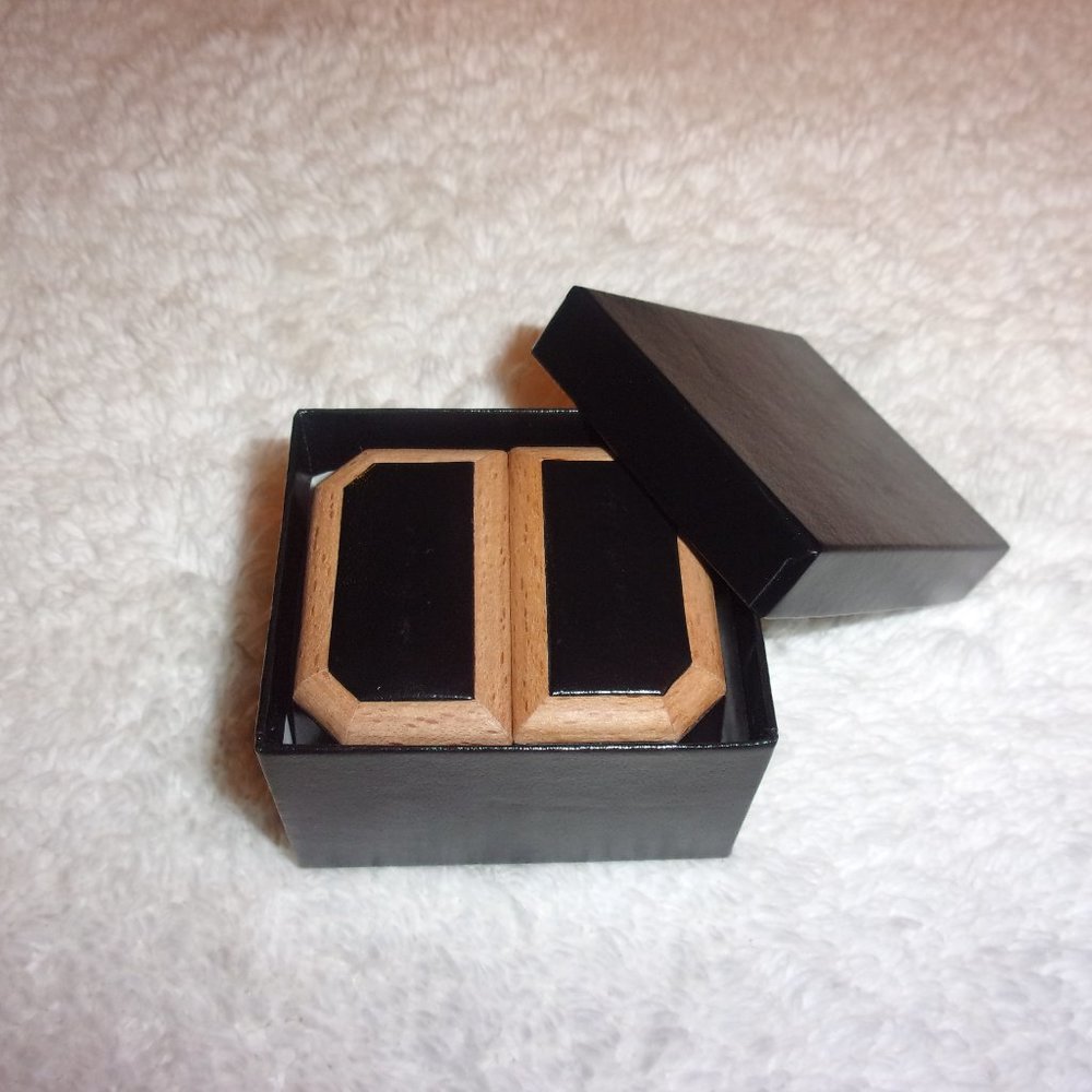 Wooden Display Box For Rings ~ Available in Black or Red ~ GREAT GIFT ~ NWB